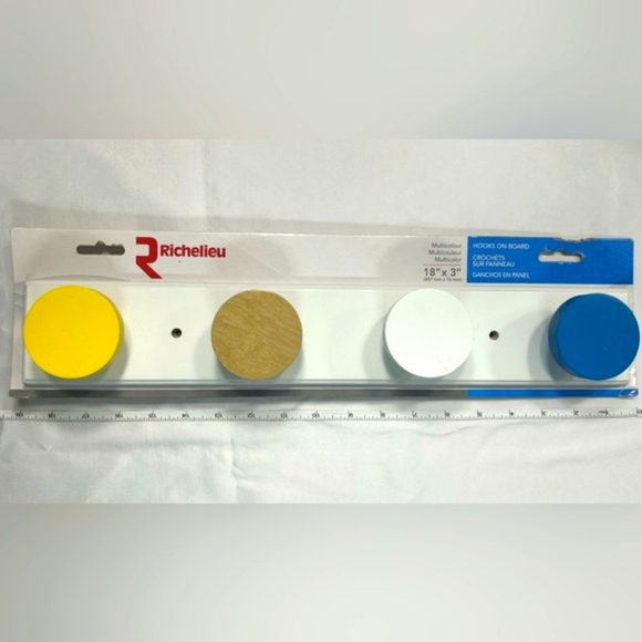 Richelieu Round Hooks On panel For Children / Safety - Picture 5 of 5